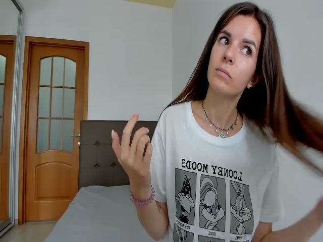 Live sex webcam photo for KarenFinger #253412400