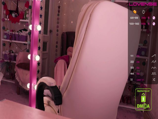 Live sex webcam photo for Lineagee #252276739