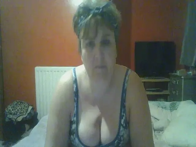 Live sex webcam photo for YUMMYMUMMY39 #261021478