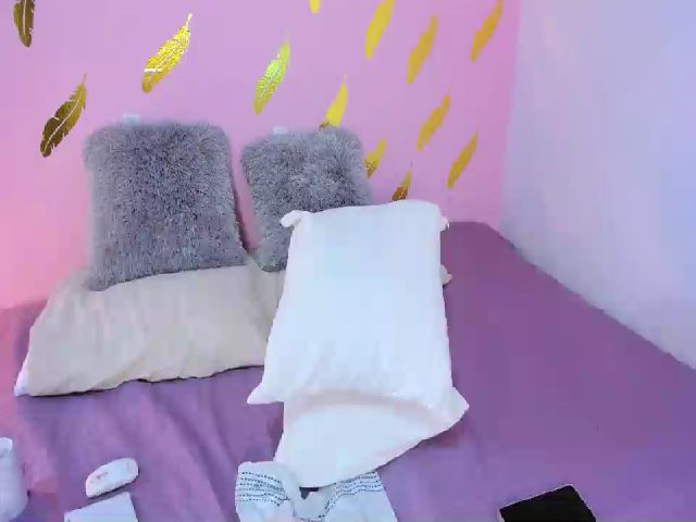 Live sex webcam photo for Roseann__ #253844888