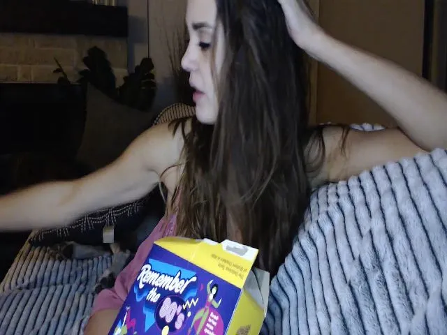 Live sex webcam photo for AudryLikes #254440282