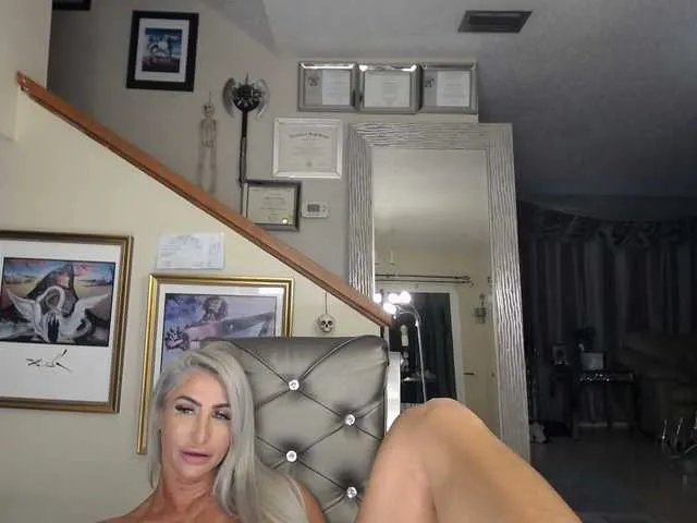 Live sex webcam photo for adrianna_fox #287953185