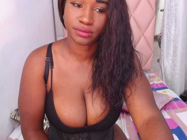 Live sex webcam photo for MaisyWest #252244326