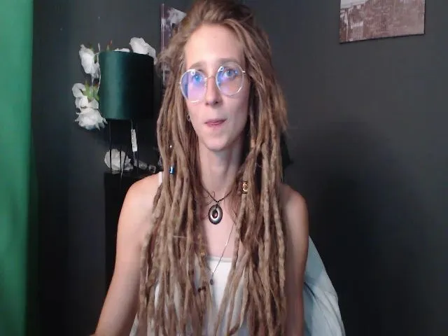 Live sex webcam photo for KINKYkeira #253844647