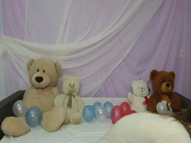 Live sex webcam photo for MollyTravis #254946379