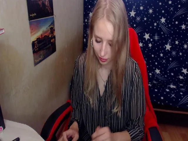 Live sex webcam photo for JessyGinger #258086109