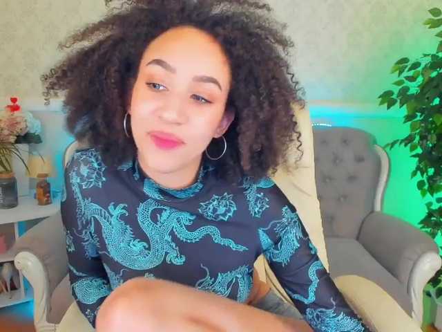 Live sex webcam photo for RaffaelaC #241259691