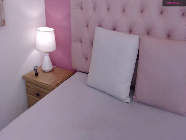 Live sex webcam photo for Keyra_R #261423335