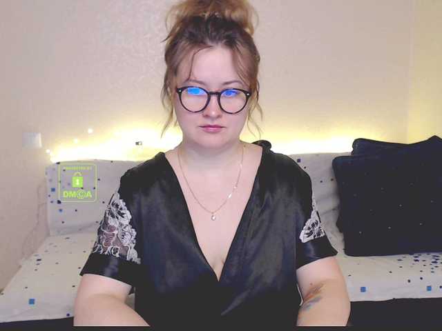 Live sex webcam photo for NewAnna #241209449