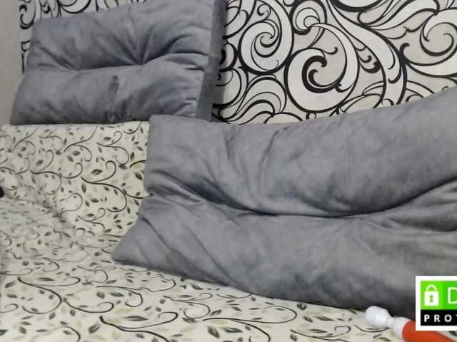 Live sex webcam photo for --777-- #240954908