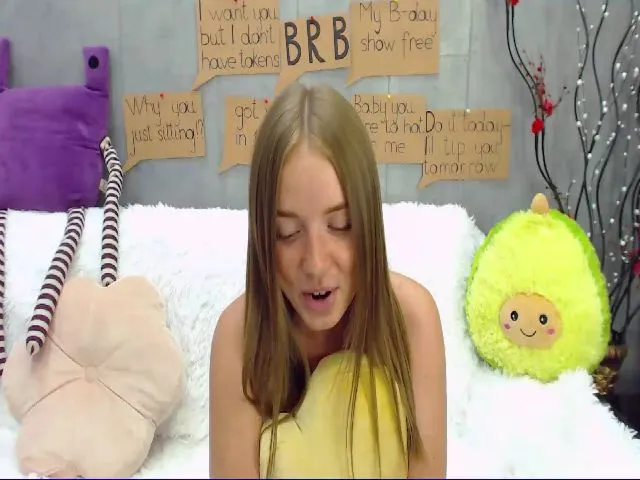 Live sex webcam photo for CaNaDaDi #261707670