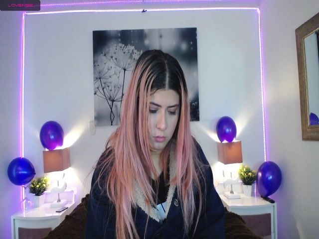 Live sex webcam photo for NicolSaenz #262073443