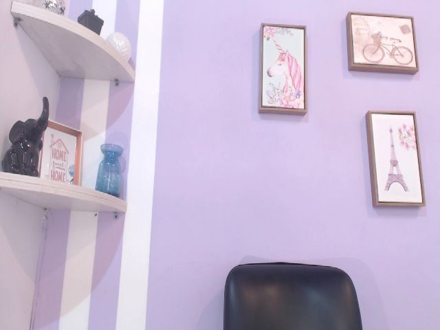 Live sex webcam photo for STORMY_FOXX #254092808