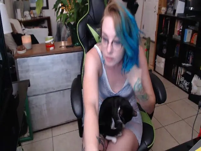 Live sex webcam photo for KinzySuicide #263238863