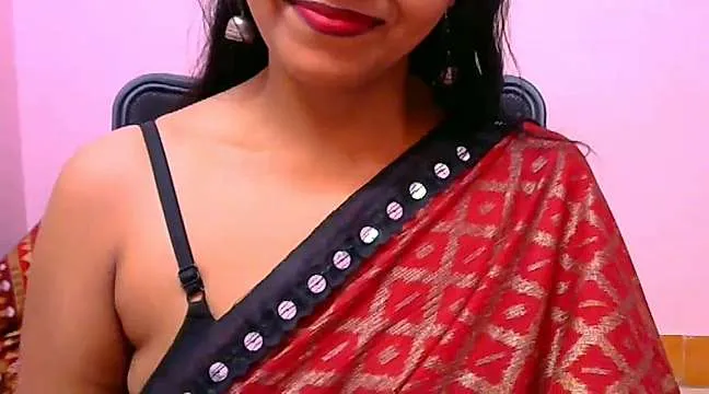 Live sex webcam photo for roxyy_001 #244966687