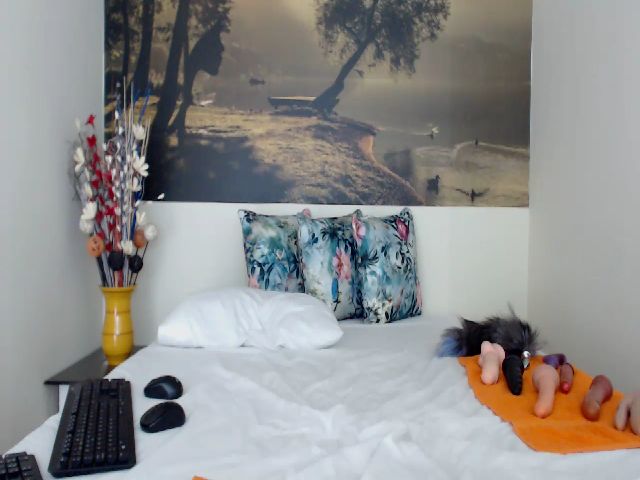 Live sex webcam photo for AikoTailor #287876468