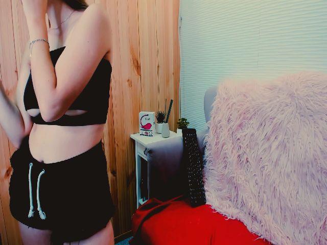 Live sex webcam photo for TwinkieMooon #261205126