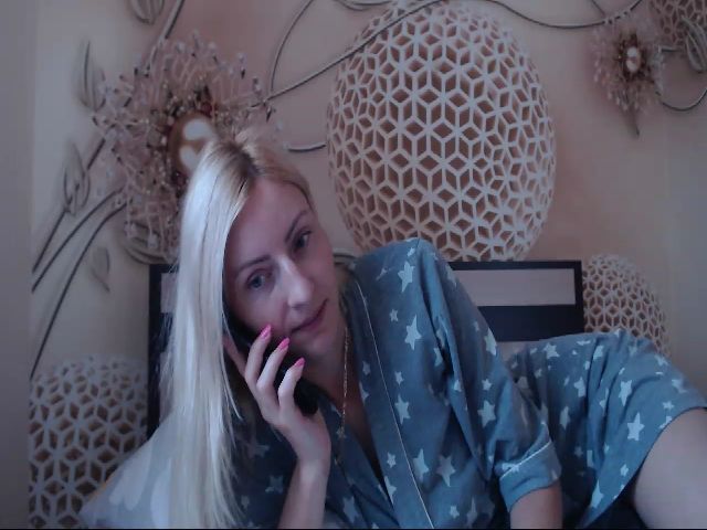 Live sex webcam photo for MeltingJulia #259853860