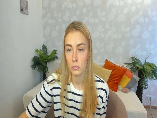 Live sex webcam photo for MissisRexa #252404264