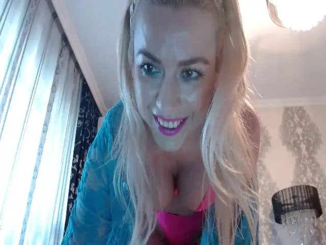 Live sex webcam photo for SweetyKimber #253303443