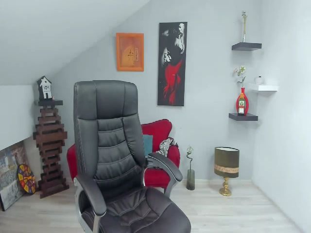 Live sex webcam photo for LizzieBrie #256245029