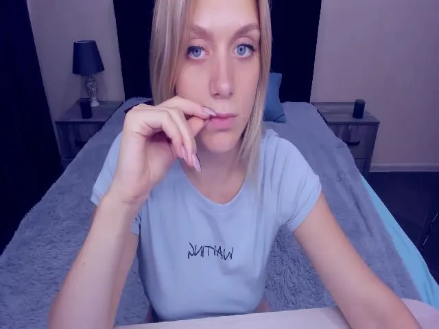 Live sex webcam photo for MeganKind #255003294