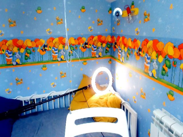 Live sex webcam photo for ELLIEFLOYD #257943145