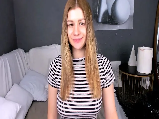 Live sex webcam photo for JuicyHelenX #253052348