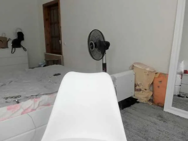 Live sex webcam photo for ____-_-____ #259619183