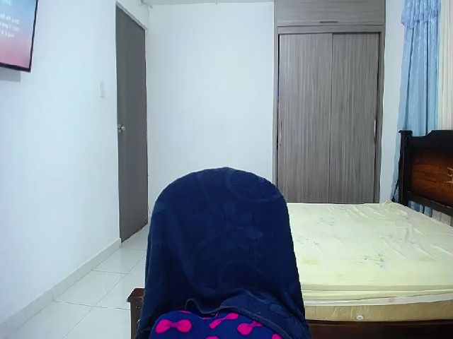 Live sex webcam photo for Jessycutie #256577313