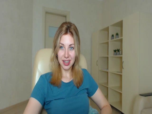 Live sex webcam photo for MollyDiamond1 #257046574