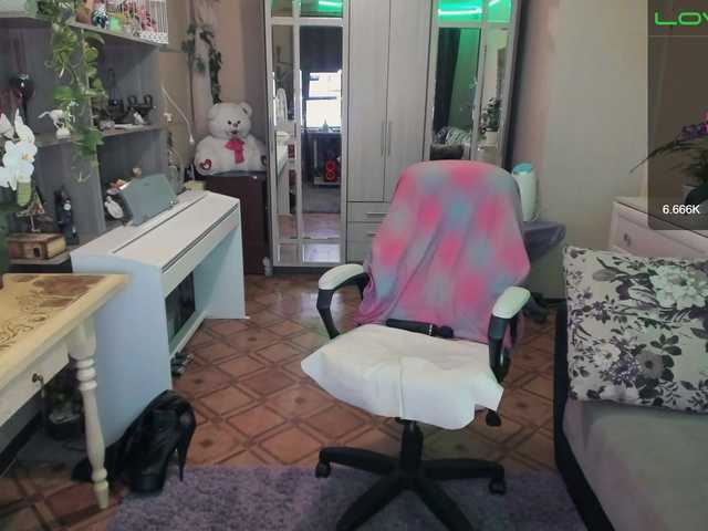 Live sex webcam photo for -Queen-Maria- #252327733