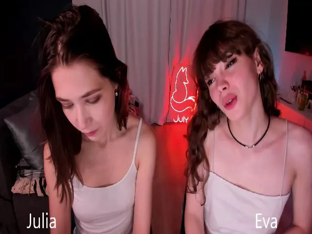 Live sex webcam photo for LesbianTails #259609358