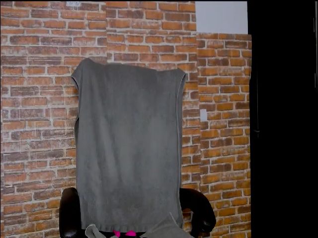 Live sex webcam photo for SquirtSara #256620486