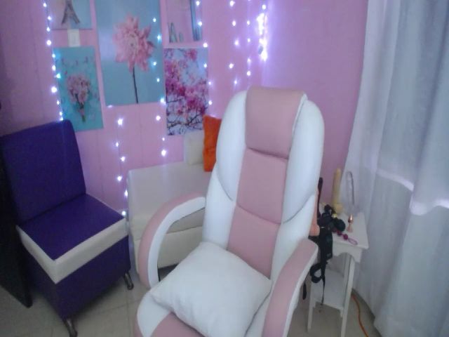 Live sex webcam photo for Lunita_start #253554985