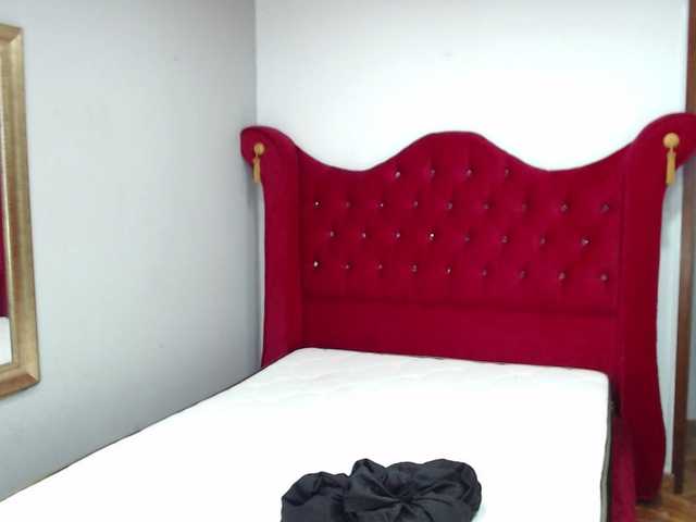 Live sex webcam photo for AliceRoss #241282840