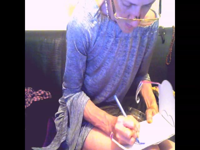 Live sex webcam photo for Sexygeny #265351166