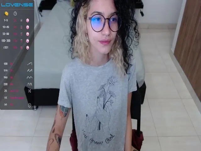 Live sex webcam photo for Myzore #265249576