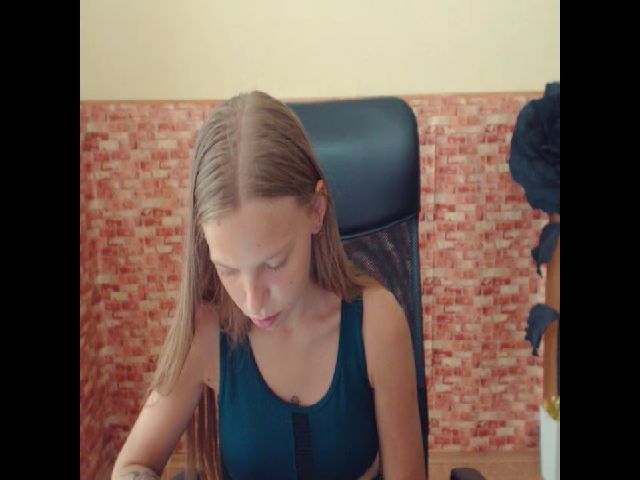 Live sex webcam photo for SshyTeen #255257473