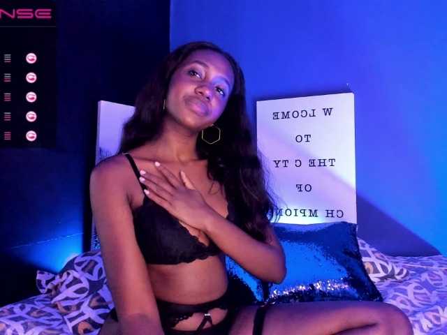 Live sex webcam photo for HaileyVans #241329575