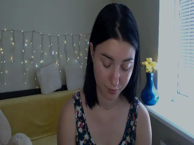 Live sex webcam photo for JenniferGill #252473157