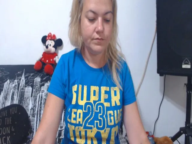 Live sex webcam photo for Softhottmilf #256164410