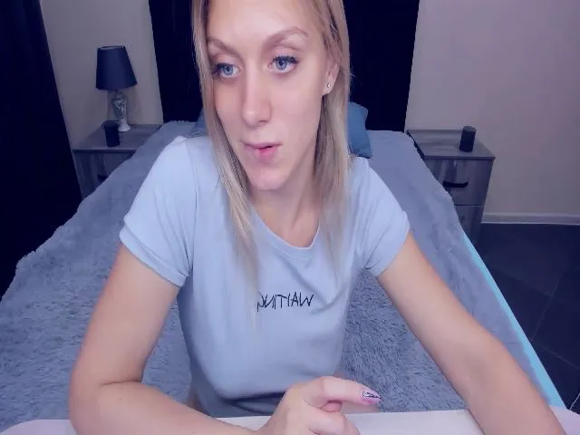 Live sex webcam photo for MeganKind #257352369