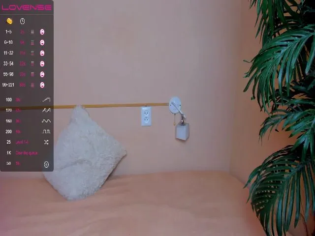 Live sex webcam photo for RoxyRoxe #263391022