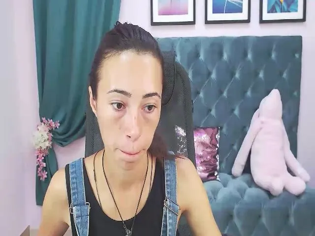 Live sex webcam photo for amyjune01 #256764877