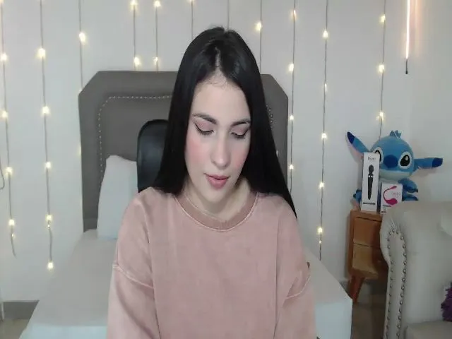 Live sex webcam photo for lolyy_18 #259097759