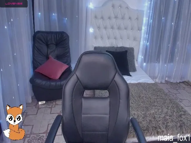 Live sex webcam photo for Maia_fox1 #265372340
