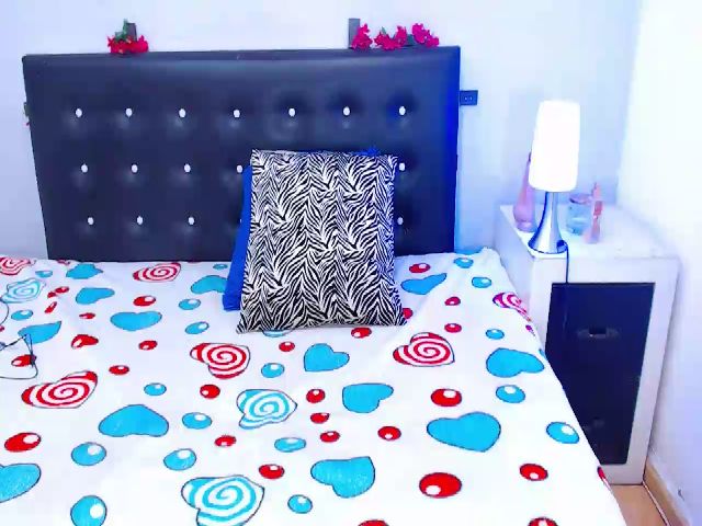 Live sex webcam photo for CandyShoww #257760395