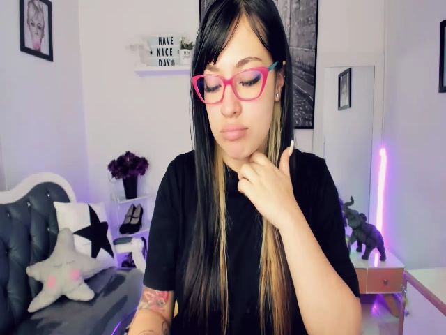 Live sex webcam photo for JuliArango #253356550