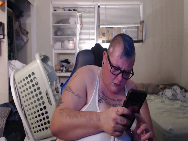 Live sex webcam photo for PunkChick420 #256201576